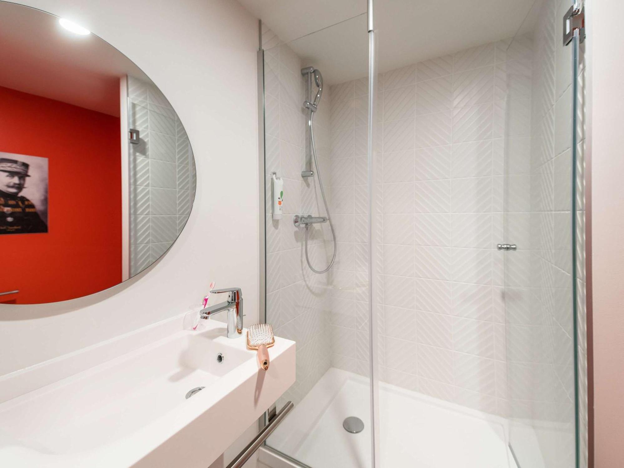 Hotel Ibis Styles Chalons En Champagne Centre Exterior foto