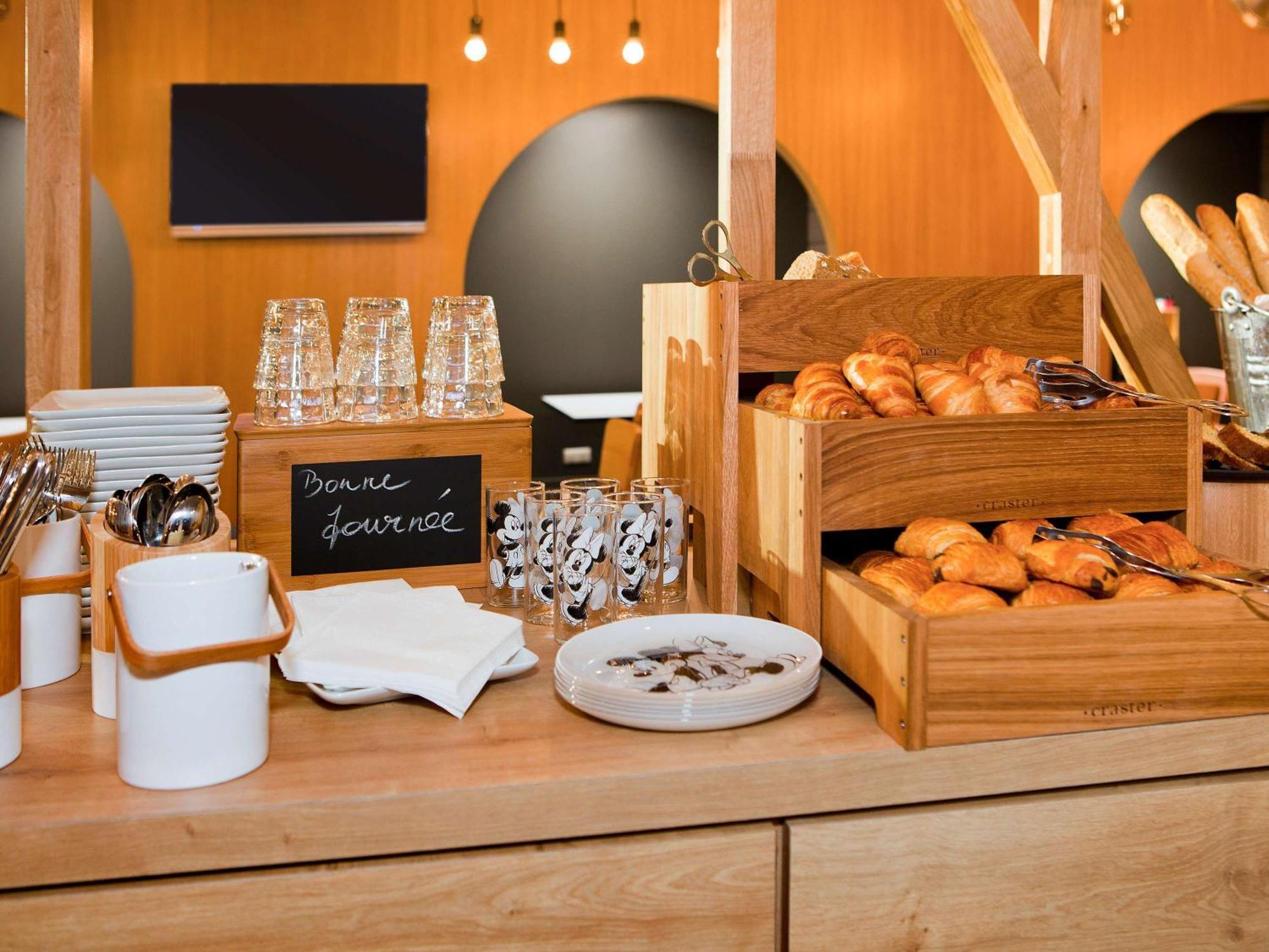 Hotel Ibis Styles Chalons En Champagne Centre Exterior foto