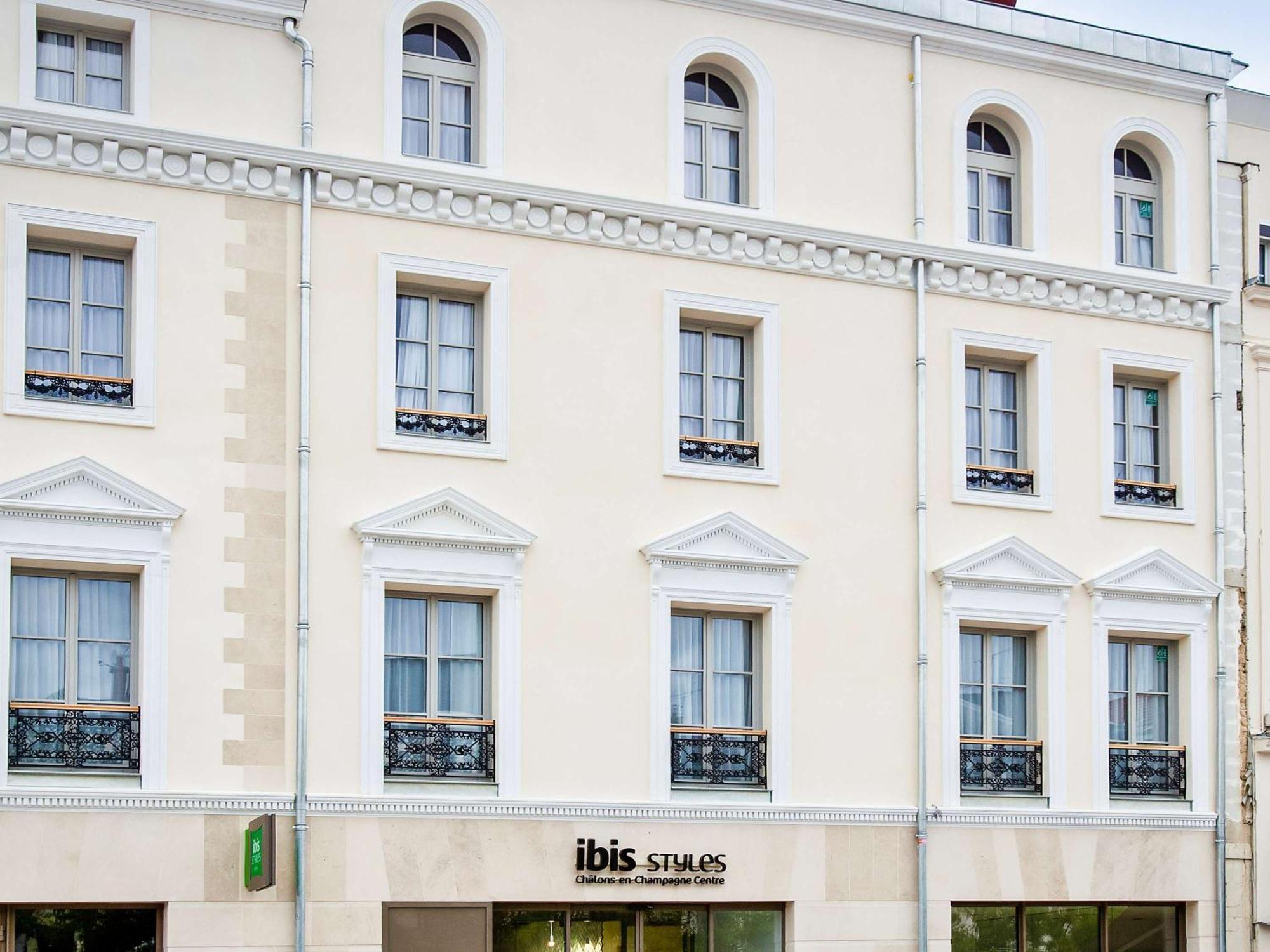 Hotel Ibis Styles Chalons En Champagne Centre Exterior foto