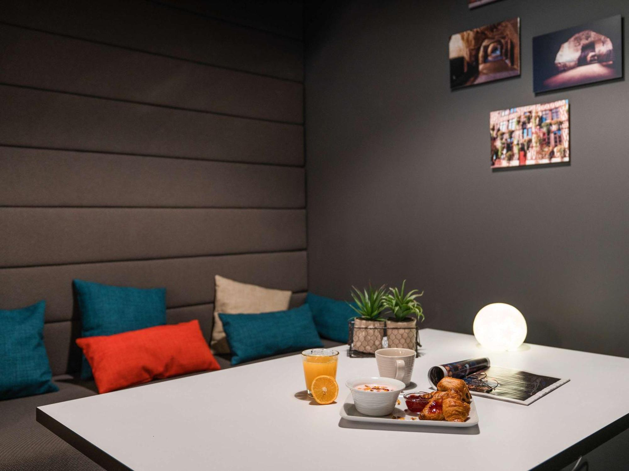 Hotel Ibis Styles Chalons En Champagne Centre Exterior foto