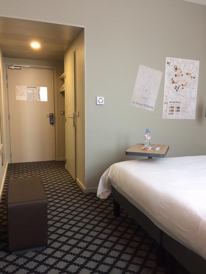 Hotel Ibis Styles Chalons En Champagne Centre Exterior foto