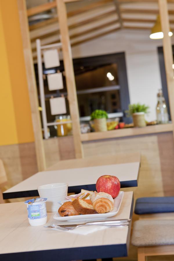 Hotel Ibis Styles Chalons En Champagne Centre Exterior foto