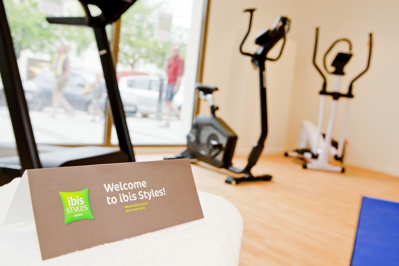 Hotel Ibis Styles Chalons En Champagne Centre Exterior foto